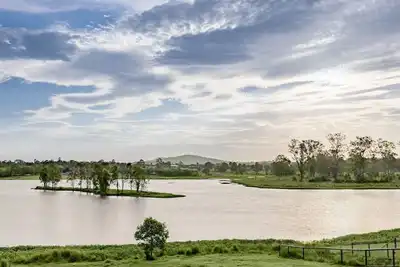 Image de Luxury Lakefront Getaway | 6br Home w/ Pool & Cinema