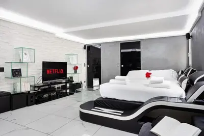 Image de *Chic loft* 10 minutes des Champs-Elysées!