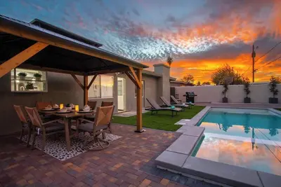Image de Modern 5-Bedroom Playhouse with Pool & Pool Table