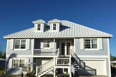 Image de Starboard House: Spacious Canal Front Home close to Beach
