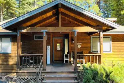 Image de Almanor Oasis with Golf Course View