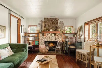 Image de Vintage Cottage Walkable to Downtown Hollister