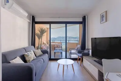 Image de L'Azur avec terrasse vue mer, piscine accessible et près des plages