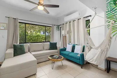 Image de Casa Verde 2b/2b Completely Renovated Ground Unit