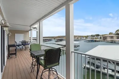 Image de Lakefront  Condo with Boat Slip