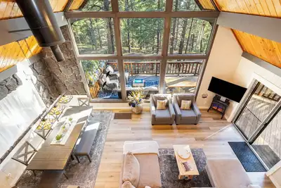 Image de Relaxing A-Frame with view of the Pines