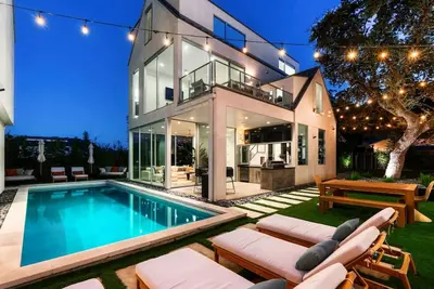 Image de Atx Compound | 15bd 10. 5ba, Heated Pool, Mini Golf