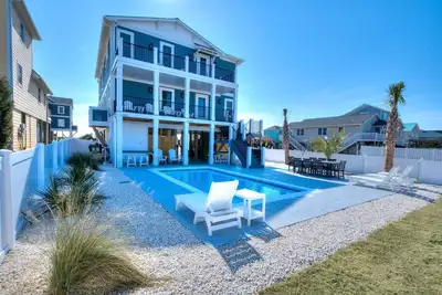 Image de 5br/5 FullBA/2 Half Bath House, 2nd Row, Ocean Views, Dog Friendly, Pool, Elevator,