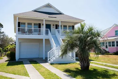 Image de Surfside Retreat 5min walk to downtown Cb