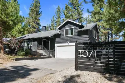 Image de Dream Moon House - Great Location, Hot Tub, Game Room, Pool Table, Air Hockey, Foosball