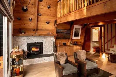 Image de Treehouse - Close to Slopes, Hot Tub, Gourmet Kitchen, Deck