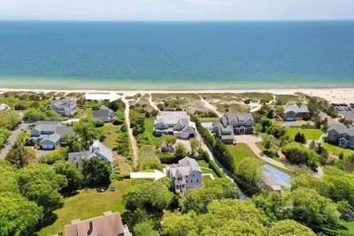 Image de Private Beach Escape With Sweeping Ocean Views in West Hyannisport Rmam103