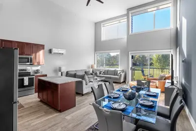 Image de Elegant Parkside Retreat