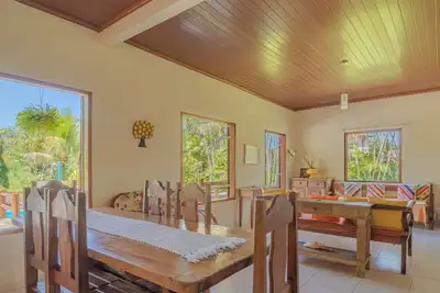 Image de Refúgio com piscina, área verde e Churrasqueira
