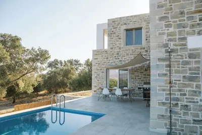 Image de Beautiful natural stone vacation home in the south of Crete (Kamilari) - sea view!