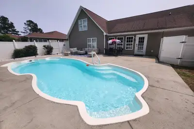 Image de Spacious 5-bedroom Beach Retreat W/ Private Pool