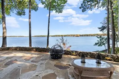 Image de Lake Gaston Vista | Prime Location | Deep Water