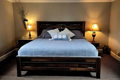 Image de Spacious upstairs apartment with WiFi centrally located in Two Rivers