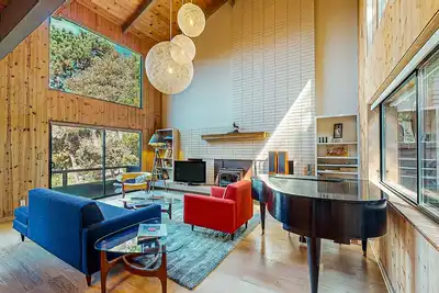 Image de Classic Sea Ranch architecture, ocean views, shared pools/saunas, & tennis court