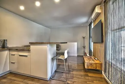 Image de Downtown Sherby: Central, Parking, King Bed, Sleeps 3