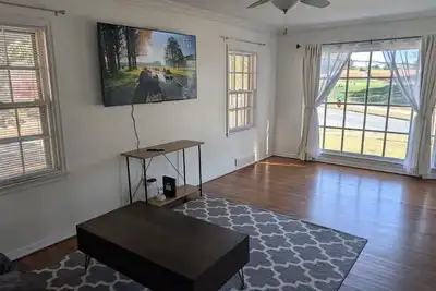 Image de Charming 2br house in central Des Moines with Ac & WiFi - easy access to I235!