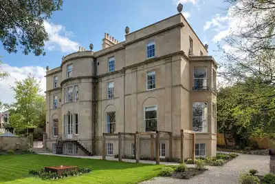 Image de Georgian manor house, 5 minutes to Bath city centre, complimentary breakfast