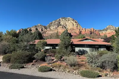 Image de Beautifully remodeled 3 bedroom house in Sedona! Walk to trails and hot tub