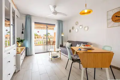 Image de Tenerife Royal Gardens - Beachfront Bliss. Studio Apartment Sea/Pool views.