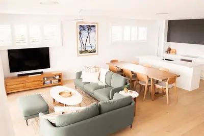 Beautiful Three-Story Villa footsteps to the Beach