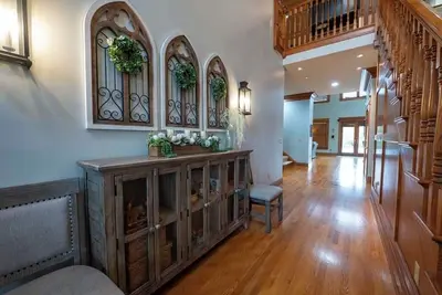 Image de 15 mi to Ky Derby Churchill Downs! Lux Estate 6 Br 4b\/2hb Heated Pool, sleeps 14