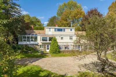 Image de Spacious Victorian Lincolnville Home with Ocean Views. Walking distance to beach