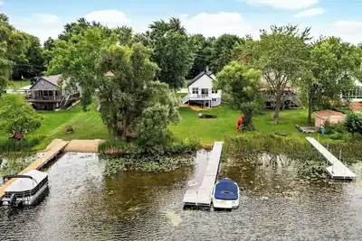 Image de Charming 2-bedroom Lake House in West Bend