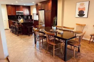 Image de Spacious Home with Hot Tub near Resorts & City\n