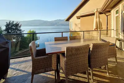 Image de Lakeside Luxe Haven