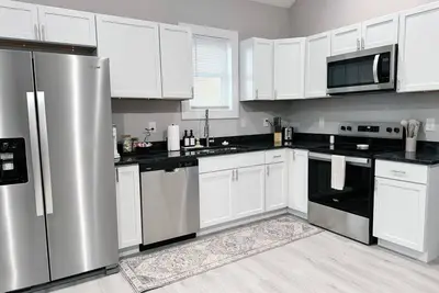 Image de Charming New-Build 3-bedroom House, 5 Minutes to Downtown