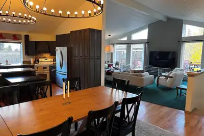 Image de Luxurious East Jackson Hole Getaway. Walk to downtown and hiking close by.
