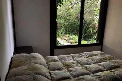 Room with private bathroom in a house with excellent ocean view, steps from the beach.