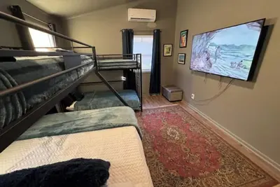 Image de Lake home, beautiful view and hot tub\n\n