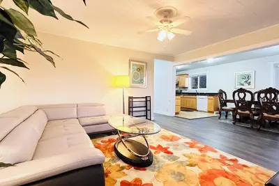 Image de Charming ocean view house w\/ office\/fully fenced yard in gorgeous Mukilteo