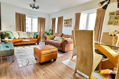 Image de The Mirrored House (Whole Flat)