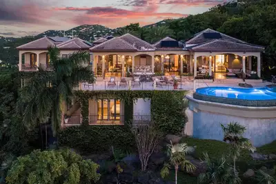 Image de Exclusive, 5-bedr Estate Sherpenjewel – w/Nature Preserve overlooking Magens Bay