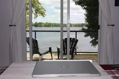Image de Resort, lakefront, hot tub Sauna pet-friendly #3
