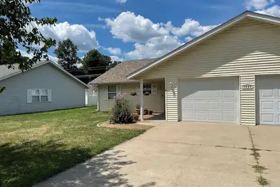 Image de Charming 2-bedroom Condo with large driveway in Murphysboro sleeps up to 8