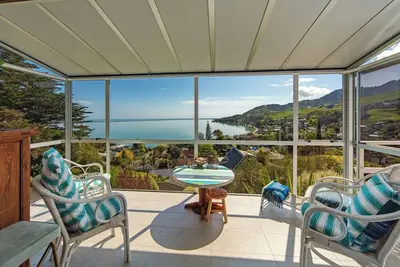 Image de Sea Tide Views - A Hidden Gem Just Minutes from the City!