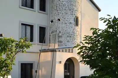 Image de Maison de campagne \"Chateau De Neydens\" avec vue sur la montagne, Wi-Fi et climatisation