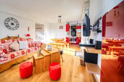 Image de Appartement 'Comte Rouge' avec vue sur montagne, terrasse privée et climatisation
