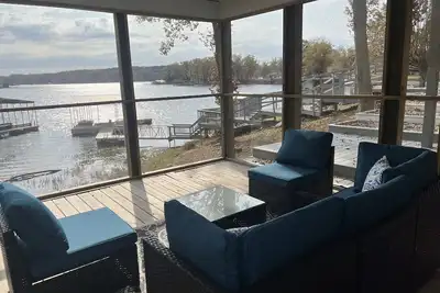Image de Lakefront escape! Boat Dock, Fishing, Kayaks! Near Hiking, Wineries, Marinas! !