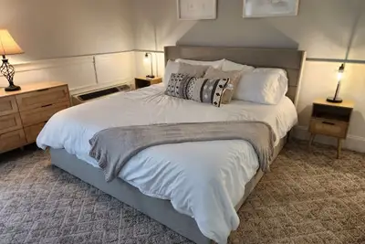 Central modern condo studio - ~5min drive from Weirs Beach & Nh Bank Pavilion.