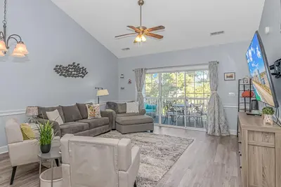 Image de Gorgeous Updated 2 Bedroom Condo! Sleeps 6! The Gardens at Cypress Bay 303