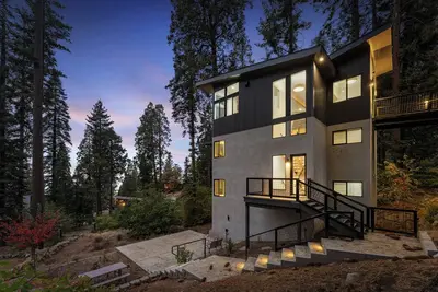 Image de Wander Yosemite Park w/ Forest View – 3 Bedrooms, Sleeps 8